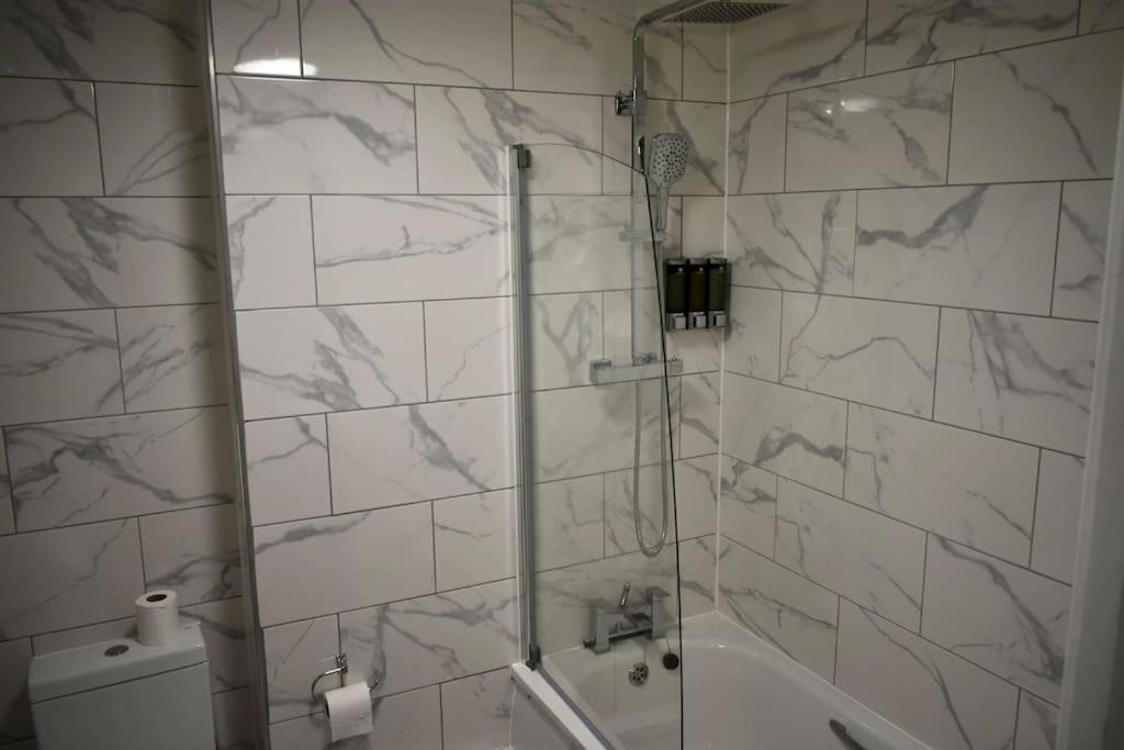 Tottenham Hotspurs Stays At The Gascoigne Suite London Eksteriør billede