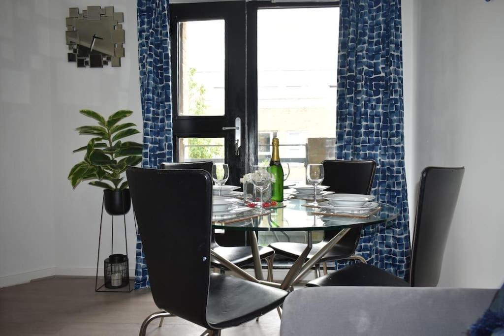 Tottenham Hotspurs Stays At The Gascoigne Suite London Eksteriør billede