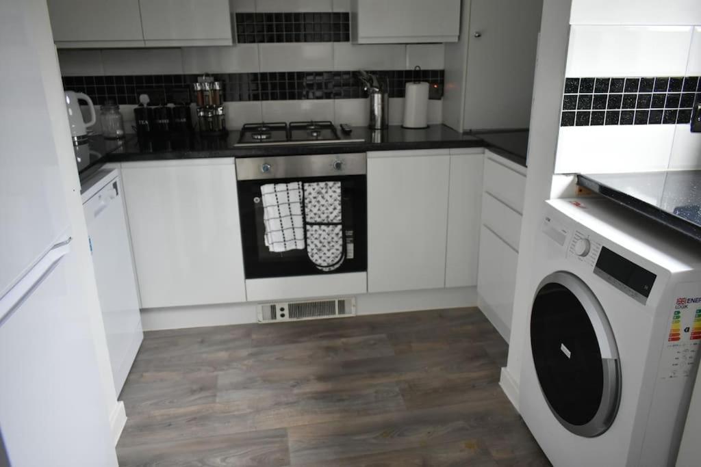 Tottenham Hotspurs Stays At The Gascoigne Suite London Eksteriør billede