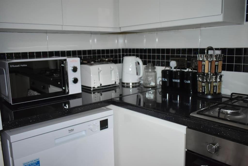 Tottenham Hotspurs Stays At The Gascoigne Suite London Eksteriør billede